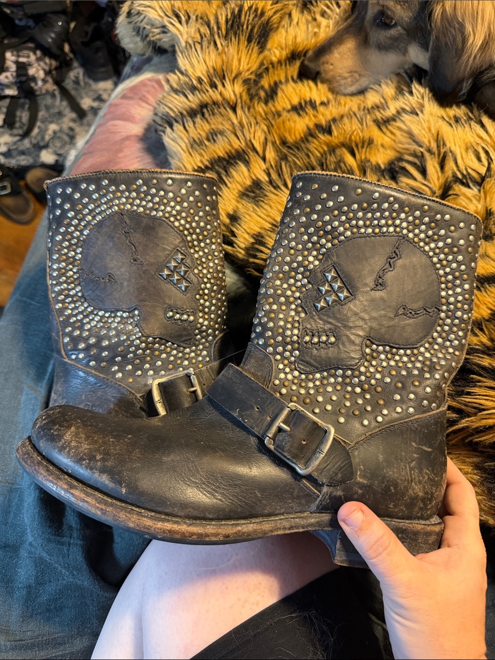 Frye Jenna 9M Skull studded boots